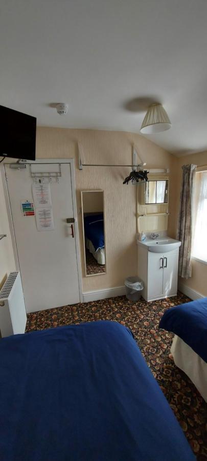 Standard Twin Room with Shared Bathroom